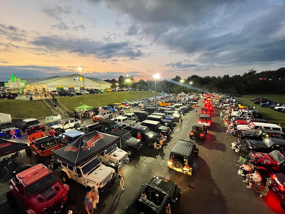 Jeep show at Quaker Steak in Sevierville