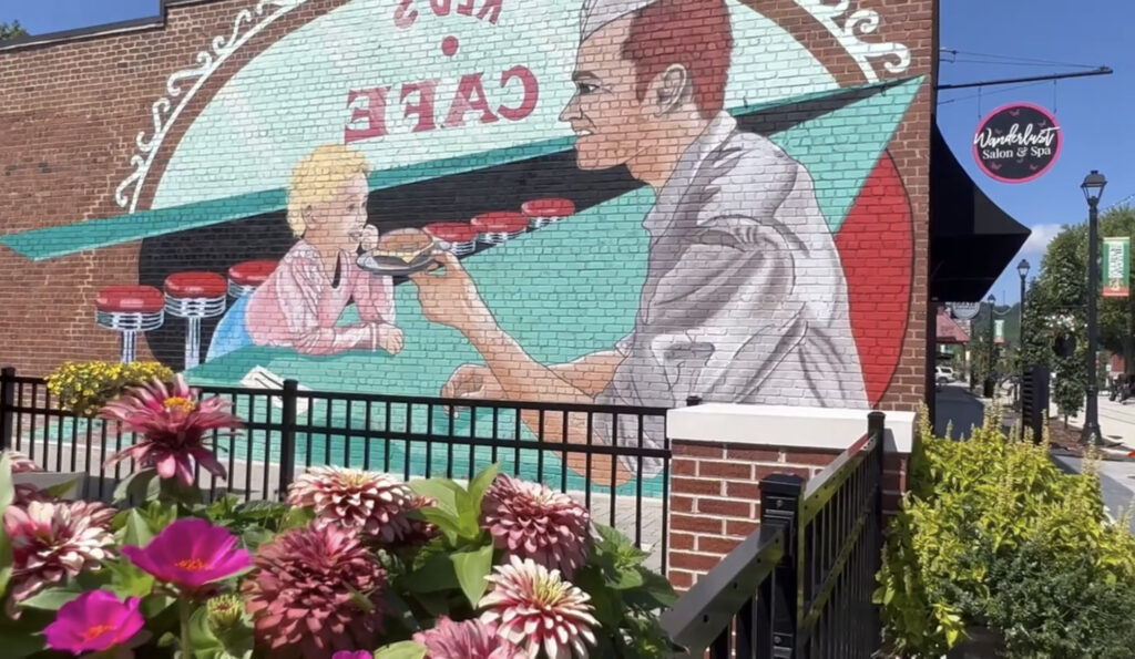 Red's Cafe mural in Downtown Sevierville